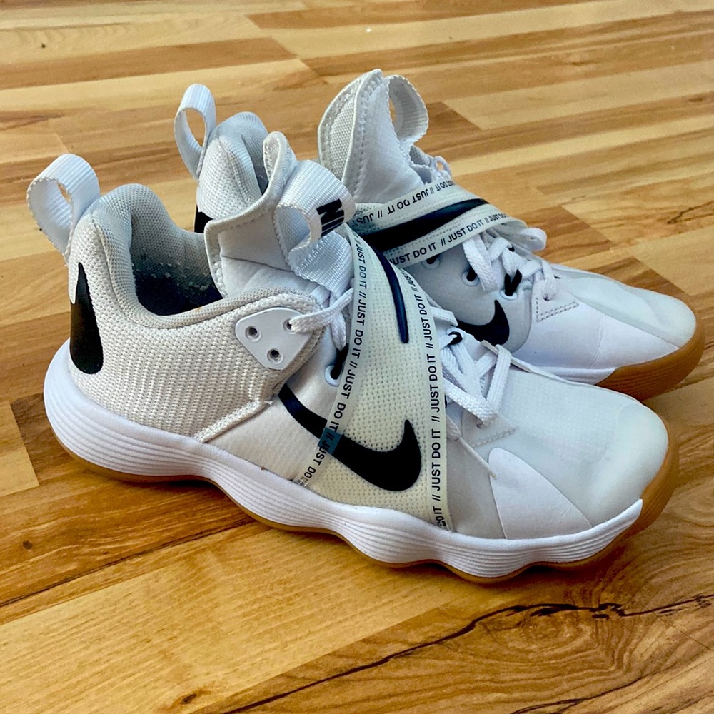 nike react white/black court shoes